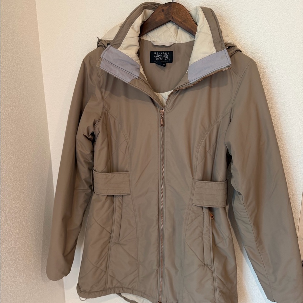 Mountain Hardwear Women's Hooded Insulated Puffer Jacket in Taupe